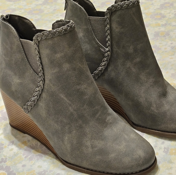 New Maurices gray Wedge heel boot size 10 - Picture 2 of 6